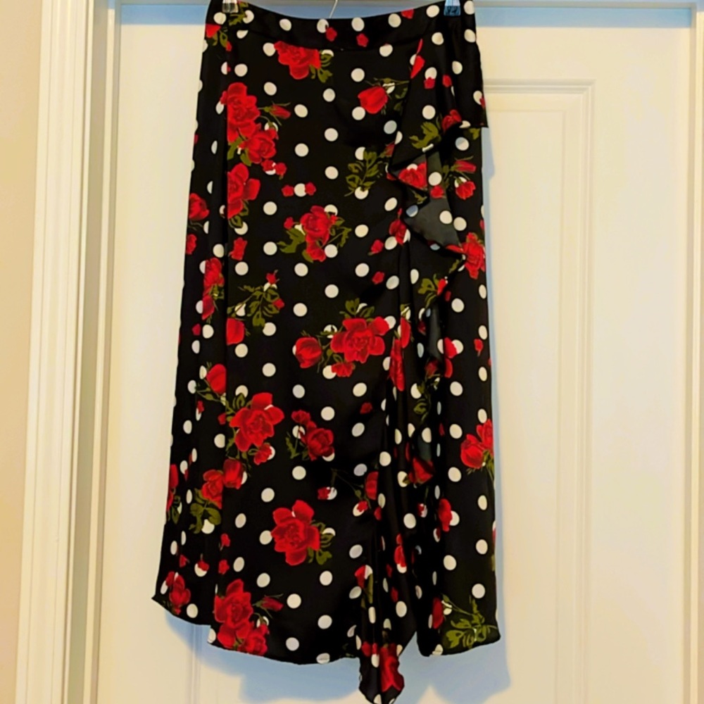 Zara skirt with slit and ruffles